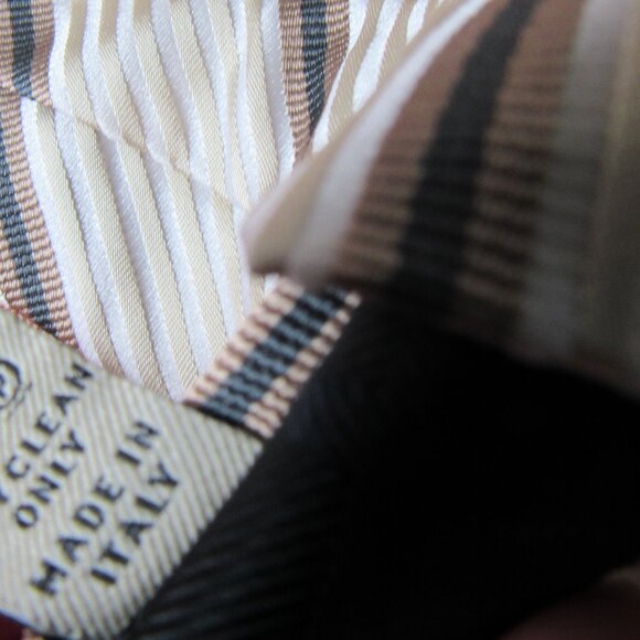 Burberry London 100% Silk Tie Necktie White /light gold, striped made in Italy - Picture 5 of 6